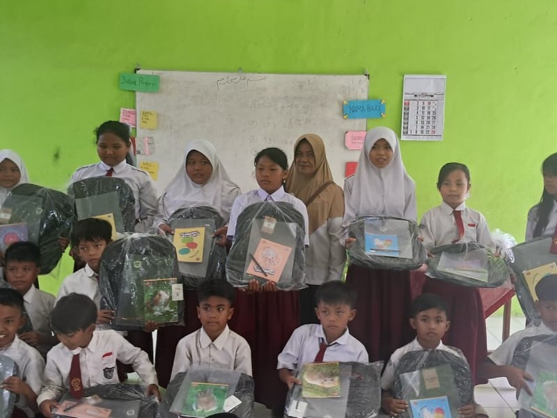 PEMBAGIAN ATK DARI DINSOS KAB SITUBONDO