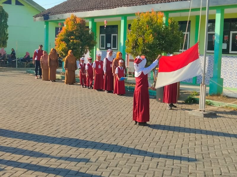 KEGIATAN UPACARA BENDERA