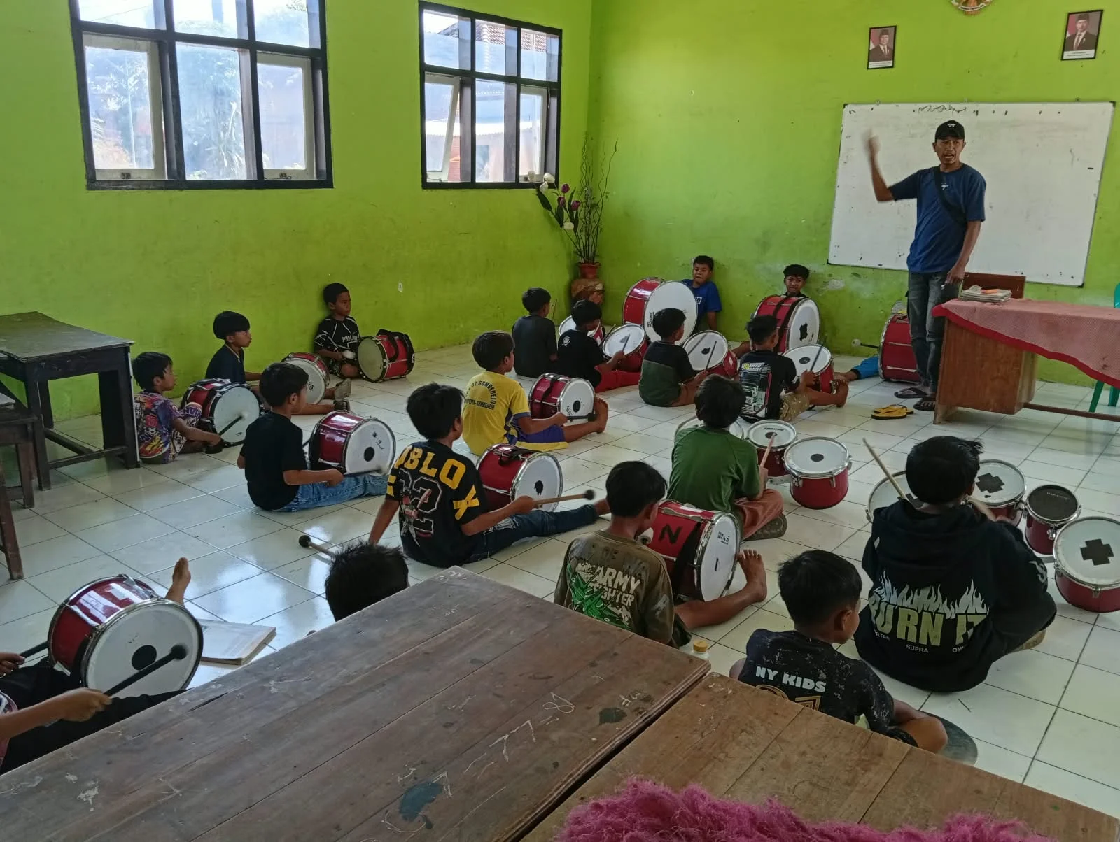 LATIHAN EKSTRAKURIKULER DRUMBAND