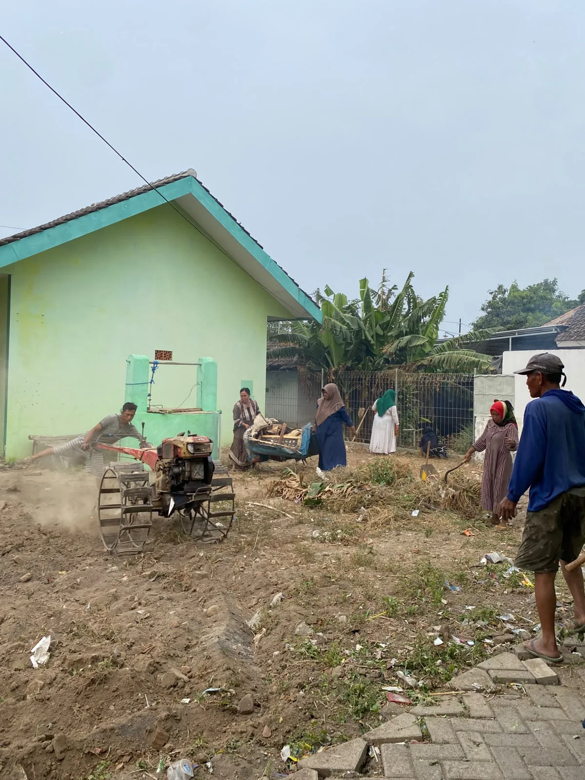 Kerja Bakti Berkolaborasi dengan Wali Murid
